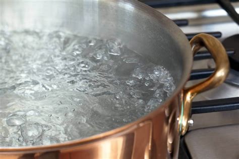 Can I Put Boiling Water in Glass? A Detailed Discussion